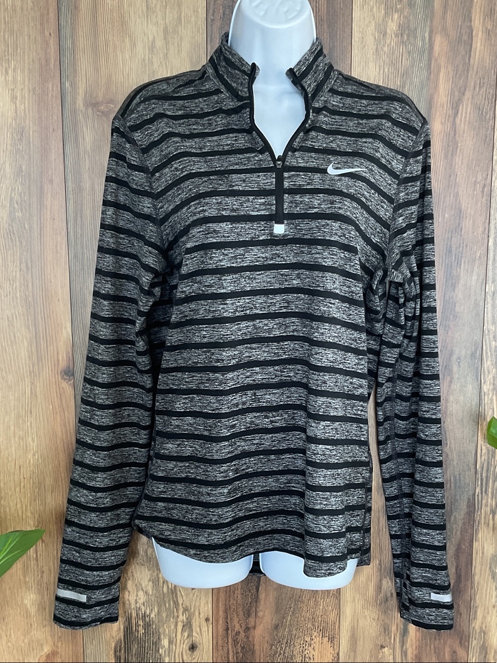 Nike Women’s Black & Gray Striped Quarter-Zip Pullover Shirt S C323